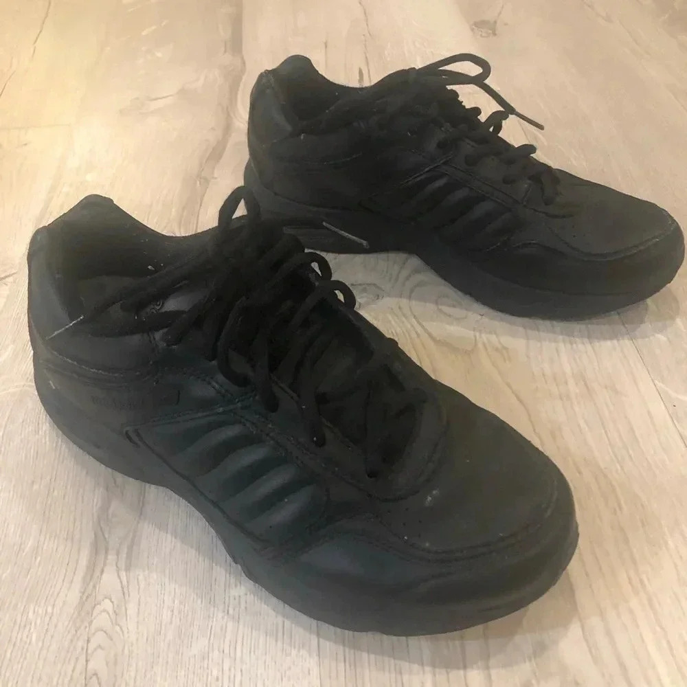 Reebok men’s slip resistant shoes - Picture 2 of 4
